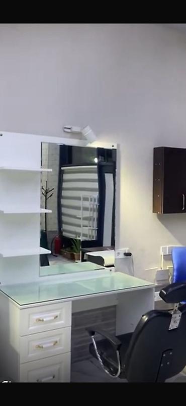 restoran is: Gözəllik salonu üçün peşəkar vizaj/berber masası və güzgü dəsti - Ağ — 1