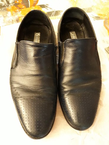 ayaqqabi 36: Кожанные мужские туфли б\у,размер 40,цвет темно синий(смотрятся как