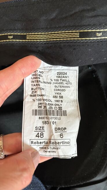 paltarlar kişi: Kostyum 2ce defe geyinilib,250manata alinib.120ye satilir
