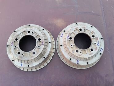 Auto delovi: Dobosi kocnica Lada 2121,21213,21214 Niva br. 1,2. Polovno, ocuvano — 2