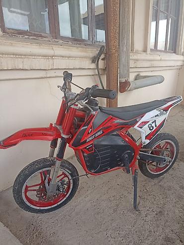 qirmizi don: Uşaq elektrik mini motosikleti – “Dirt Bike” stili - Rəng — 4