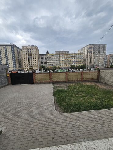 современные дома: 345 м², 6 комнат, Подвал, погреб, Забор, огорожен