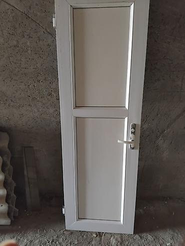 PVC Qapı – ağ rəng, şüşəli dizayn - Material: PVC profil - Rəng: Ağ -
