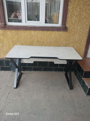 Офисные столы: Офисный стол, Новый, Нерегулируемый, Железо, Самовывоз, Платная доставка — 1