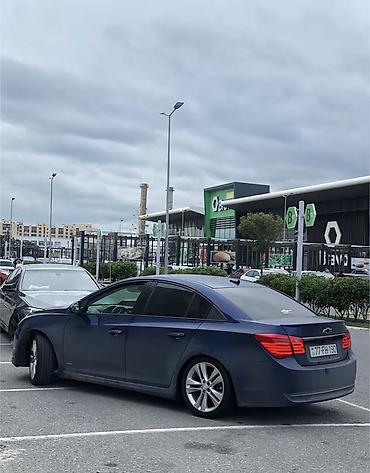 Chevrolet Cruze sedan – tünd mavi rəng, kuzovda aerodinamik body‑kit lalafo.az -da Chevrolet Cruze sedan – tünd mavi rəng, kuzovda aerodinamik body‑kit