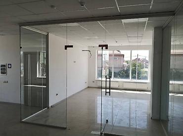 Перегородки на заказ: На заказ Цельностеклянная перегородка, Для офиса, Бронированное стекло, Бесплатный замер, Бесплатная доставка, Бесплатная установка — 5