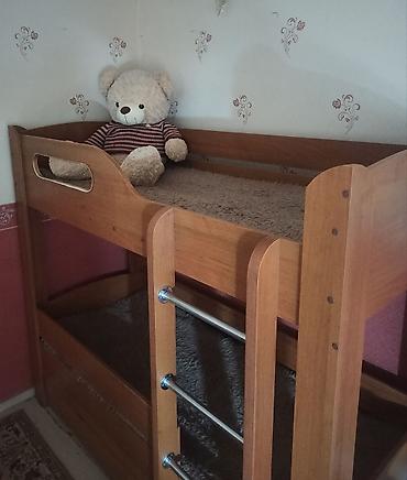 study table: Двухъярусная детская кровать, Б/у, ЛДСП, цвет - Коричневый — 2