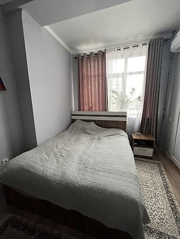 пластиковое зеркало в ванную: Спальный гарнитур, Б/у, Двуспальная кровать, Шкаф, Комод, Дерево, Самовывоз, цвет - Коричневый — 1