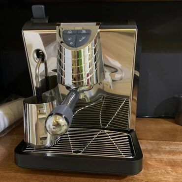 Соковыжималки: Кофемашина Nuova simonelli, Рожковая, С капучинатором, Б/у