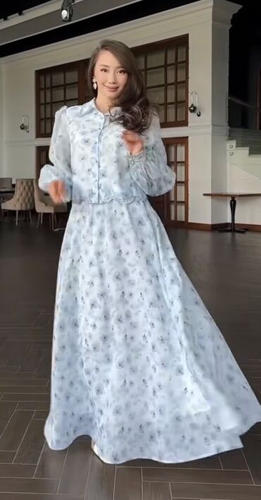 национальное платье на прокат: Женское платье макси в нежном голубом оттенке с легким акварельным