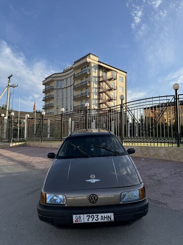 Volkswagen: Volkswagen Passat: 1989 г., 1.8 л, Механика, Бензин, Универсал