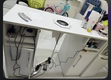 Otaq bitkiləri: Manikür üçün masa, Güzgüsüz
