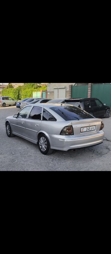 б в: Opel Vectra: 2001 г., 1.6 л, Автомат, Бензин, Хетчбек