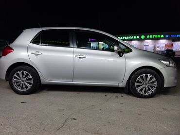 Toyota: Toyota Auris: 2010 г., 1.6 л, Механика, Бензин, Хэтчбэк