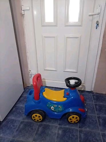deciji tableti: Dečiji guralica-auto - Model: plastični ride-on automobil za najmlađe — 1