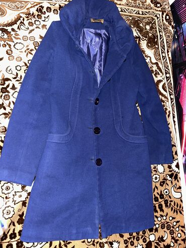 qadınlar üçün klassik palto: Mavi palto Qiz üçün 11-13 yaşina
3 man