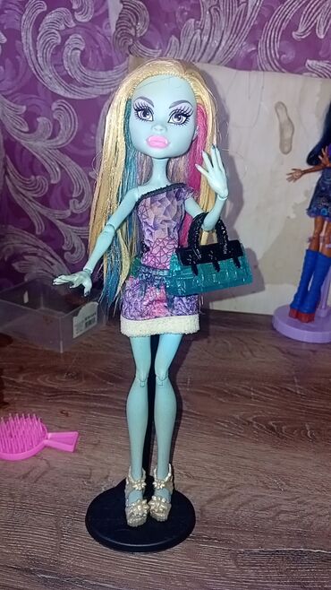 Манежи: Monster High kolleksiyasından Frankie Stein kuklası. Kukla qısa