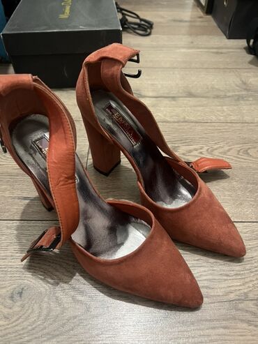замшевые туфли вечерние: Туфли EMMA The Spain Collection - Модель: закрытые туфли с