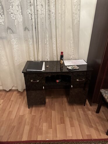 örtü: Kompüter masası