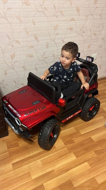 panda miska: Uşaq üçün elektrikli avtomobil – “Super Car” 4x4 stilində - Rəng