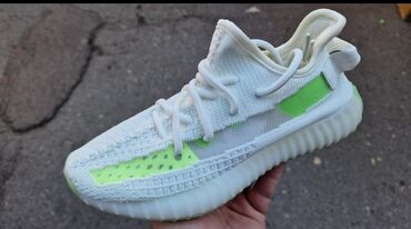 wintro patike: Nove boje yezzy patike od 36 do 44 za samo 4000 din
pb