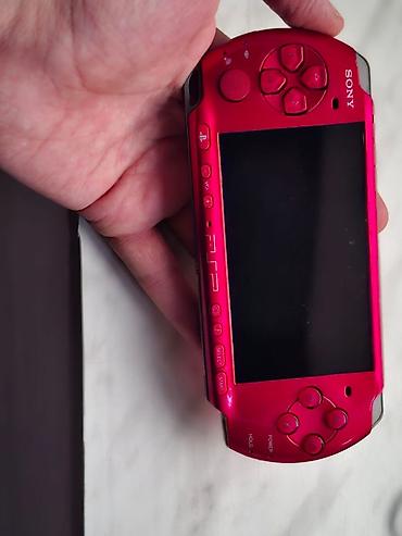 PSP (Sony PlayStation Portable): Sony psp 3004 madelidi.prosibkalidi ve icinde oyunlar var Elave — 1