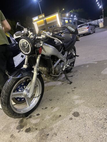 мотоцик: Классический мотоцикл Honda, 250 куб. см, Бензин