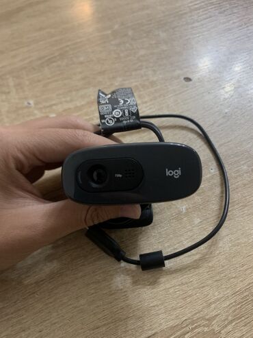 микрофоны: Веб-камера Logitech (серия Logi), разрешение 720p. Особенности: -