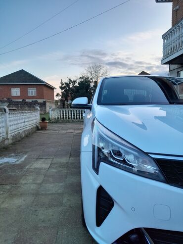 Kia: Kia Cerato (yeni loqolu), ağ rəng, sedan. Xüsusiyyətlər: - Güclü və — 2