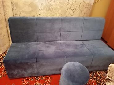 Divanlar: Mavi rəngli, minimal dizaynlı yumşaq divan. - Material: zərif, məxmər — 1