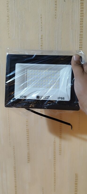 комнатные цветы на продажу: Светодиодный прожектор LU LED мощностью 50W и 150W. Корпус черного