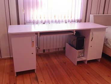 komputer stolları: Kompüter masası, Açılmayan, Dördbucaq masa