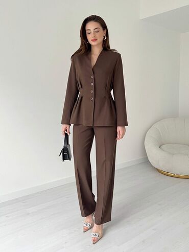 Kompleti: 💫Ženski elegantni komplet – sako i pantalone
✅3200 din — 4