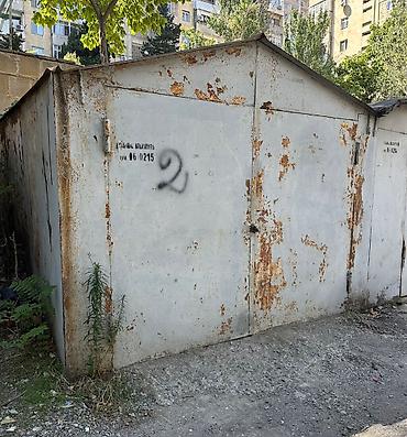 surusken satilir: Dəmir qaraj satılır Sadəcə qaraj satılır Dəmir konstruksiya ayrı ayrı — 3