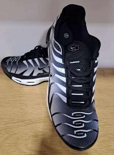 trenerke od mokre likre novi pazar: Trainers, size - 43
