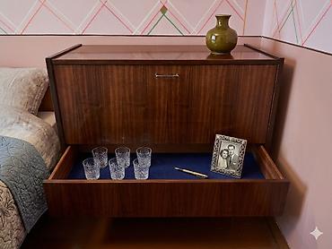 wkaf: Retro divar vitrin/mini-bar şkafı - Material: taxta (tünd qoz rəngli — 1