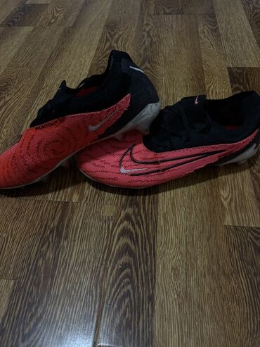 Ayaqqabılar: Nike Phantom GT kramponları - Rəng: qara/çəhrayı-qırmızı tonları