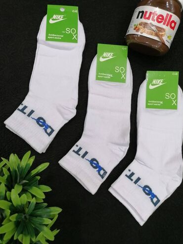 Čarape: 3/4 carape
12 pari 2000 din — 14