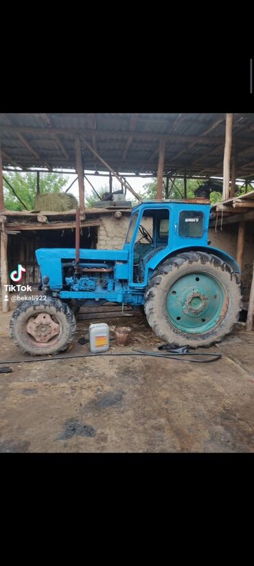 сини трактор: Тракторы