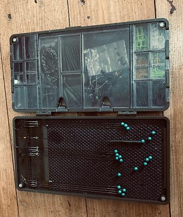 Рыболовная оснастка: Большой набор карповых снастей и аксессуаров + 2 сумки-органайзера — 6