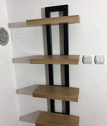 ugaone vitrine forma ideale: Zidna lux polica hrast masiv | izrada nameštaja po meri drvo&metal — 4