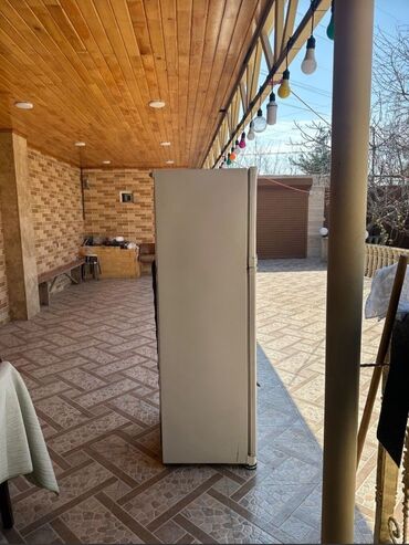 dolab soyuducu: İşlənmiş 2 qapılı Samsung Soyuducu Satılır, rəng - Ağ, Təkərli