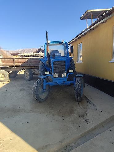 Другие тракторы: Трактор колесный синего цвета с прицепом. Телешкасы менен сатылат — 12