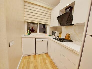 Günlük kirayə mənzillər: 3 otaqlı, Xətai r. r-nu — 5