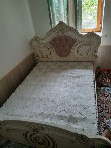 кожанная мебель: Диван-кровать, цвет - Белый, Б/у