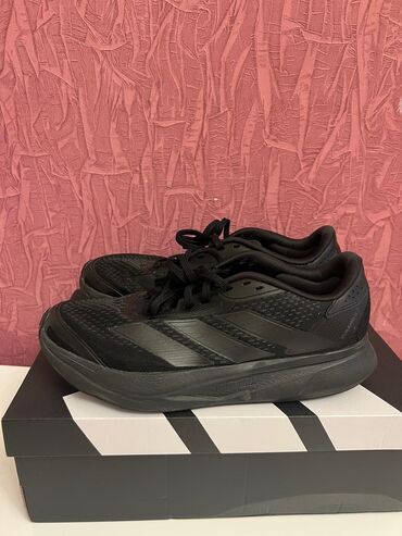 Ботинки: Satılır: işlənmiş, amma əla vəziyyətdə Adidas idman ayaqqabıları