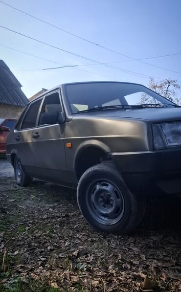 VAZ (LADA): VAZ 21099 sedan - Kuzov: 4 qapılı, düz xətli klassik sedan dizaynı - — 9