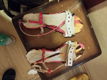 Women's Sneakers and athletic shoes: Ağ bağcıqlı və ilan dərisi naxışlı qadın krossovkaları. Bu -da lalafo.az — 11 Women's Sneakers and athletic shoes: Ağ bağcıqlı və ilan dərisi naxışlı qadın krossovkaları. Bu — 11