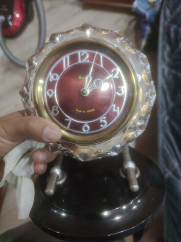 saatlarin alişi ve satişi: Salam Antik saat satilir sovet malidi Mayakdi adi istiyen buyudub yaza