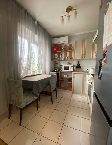 тоголок молдо фрунзе: 2 комнаты, 42 м², Индивидуалка, 5 этаж, Косметический ремонт